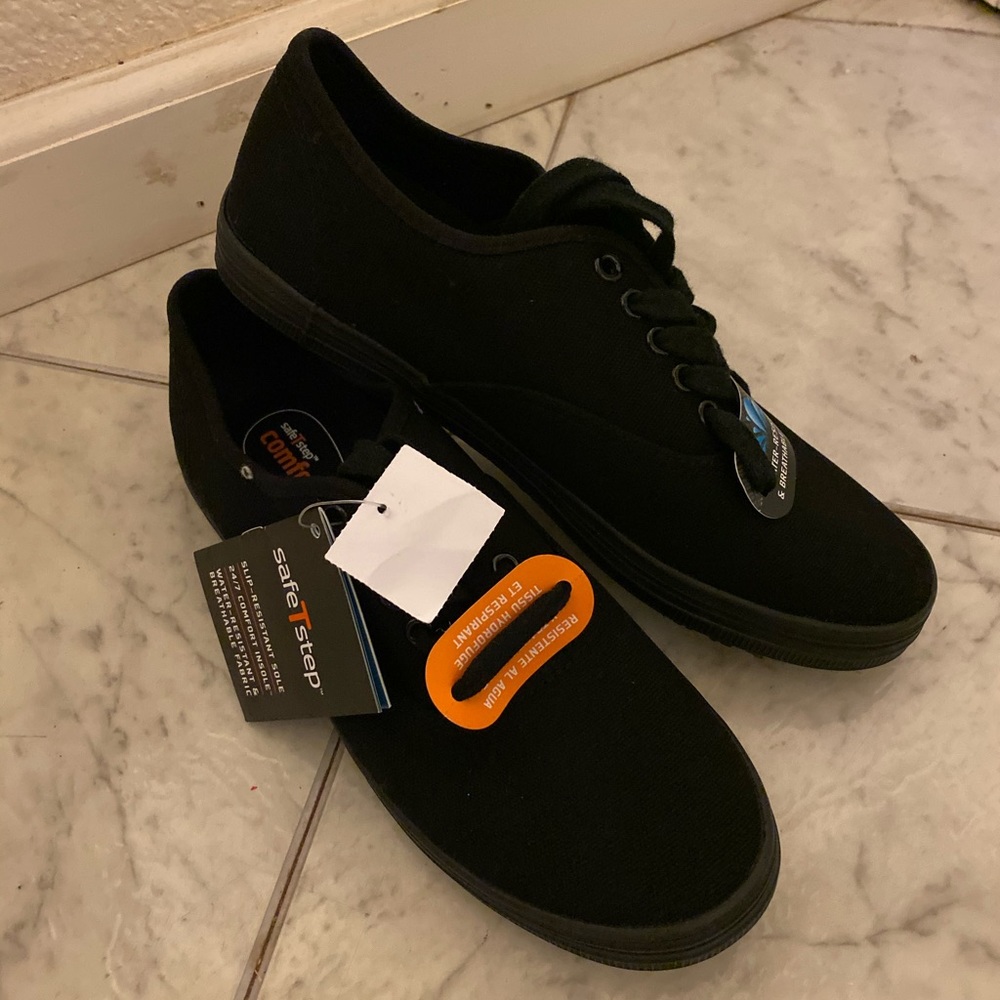 Work shoes safety step